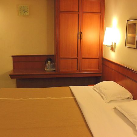 Hotel Skylon Ahmedabad Esterno foto