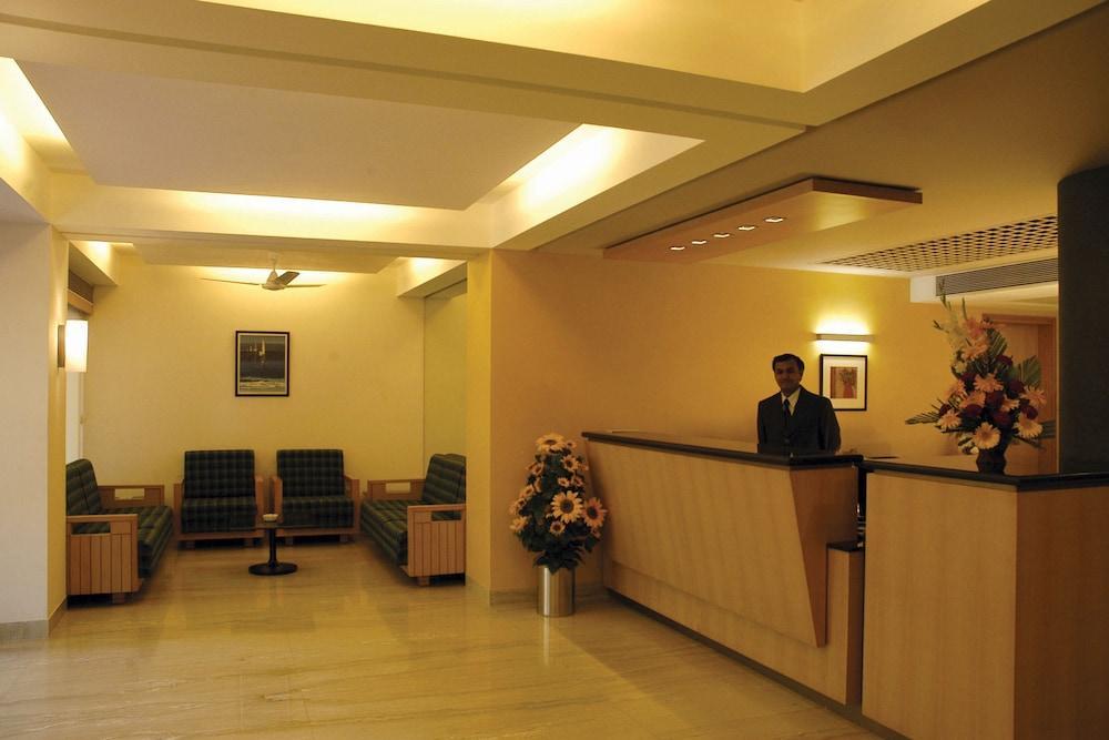 Hotel Skylon Ahmedabad Esterno foto