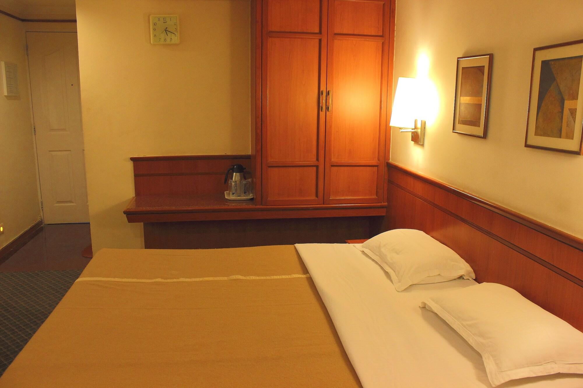 Hotel Skylon Ahmedabad Esterno foto