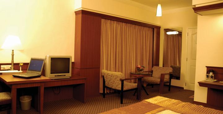Hotel Skylon Ahmedabad Esterno foto