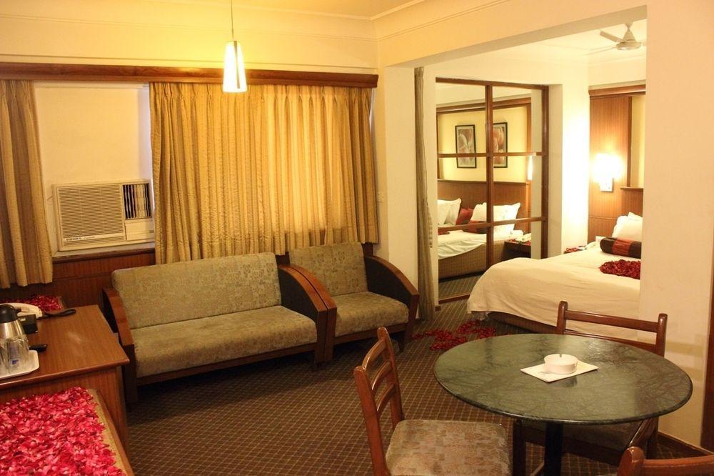 Hotel Skylon Ahmedabad Esterno foto