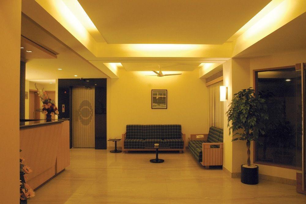 Hotel Skylon Ahmedabad Esterno foto