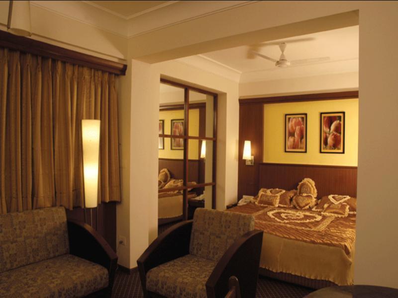 Hotel Skylon Ahmedabad Esterno foto