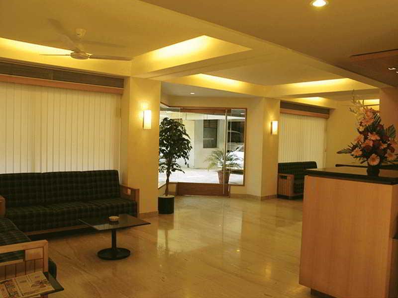 Hotel Skylon Ahmedabad Esterno foto
