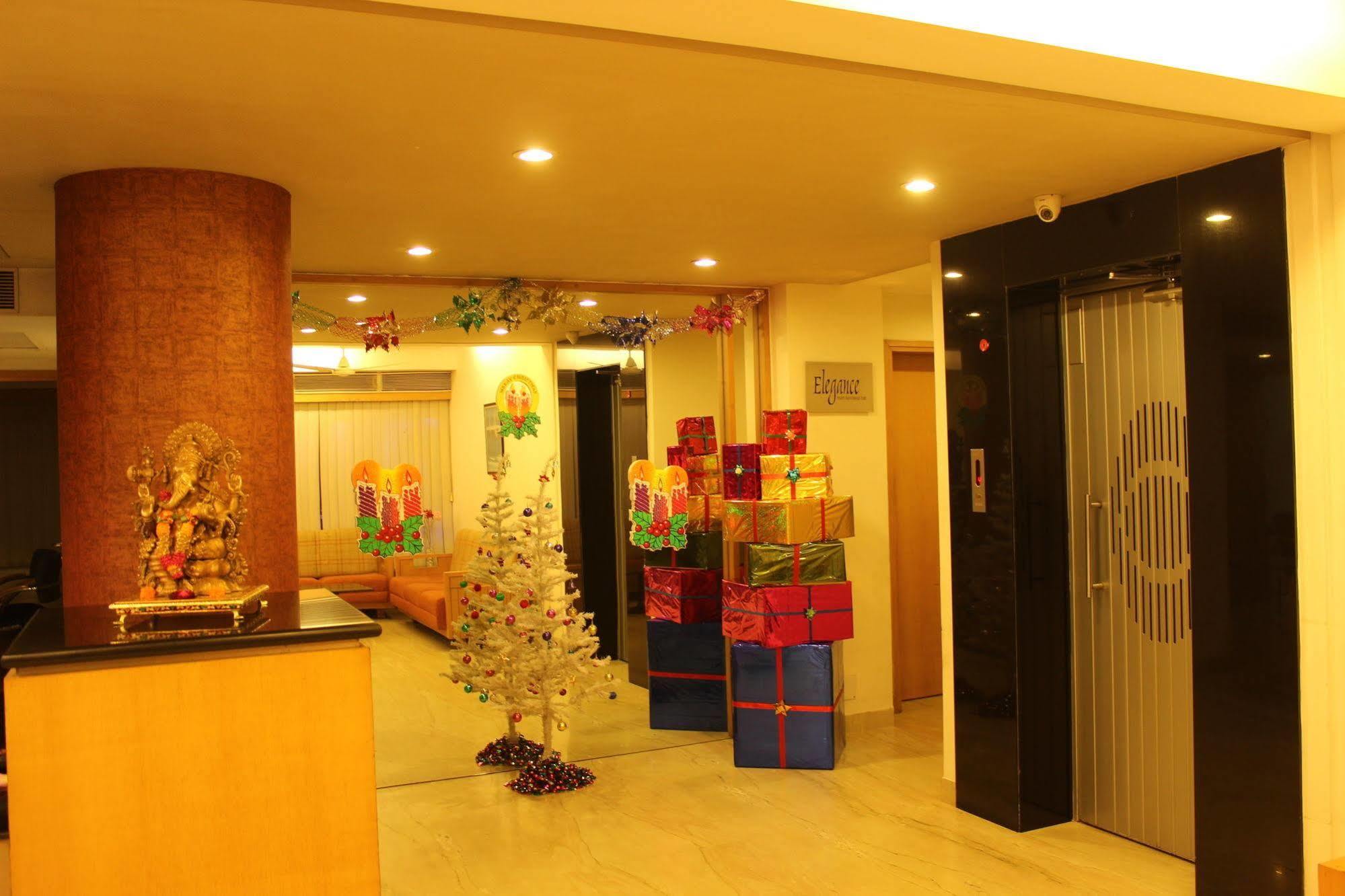 Hotel Skylon Ahmedabad Esterno foto